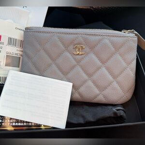 CHANEL Quilted Gray Wallet with Gold Accents 20C grey Caviar GHW sold ♥️